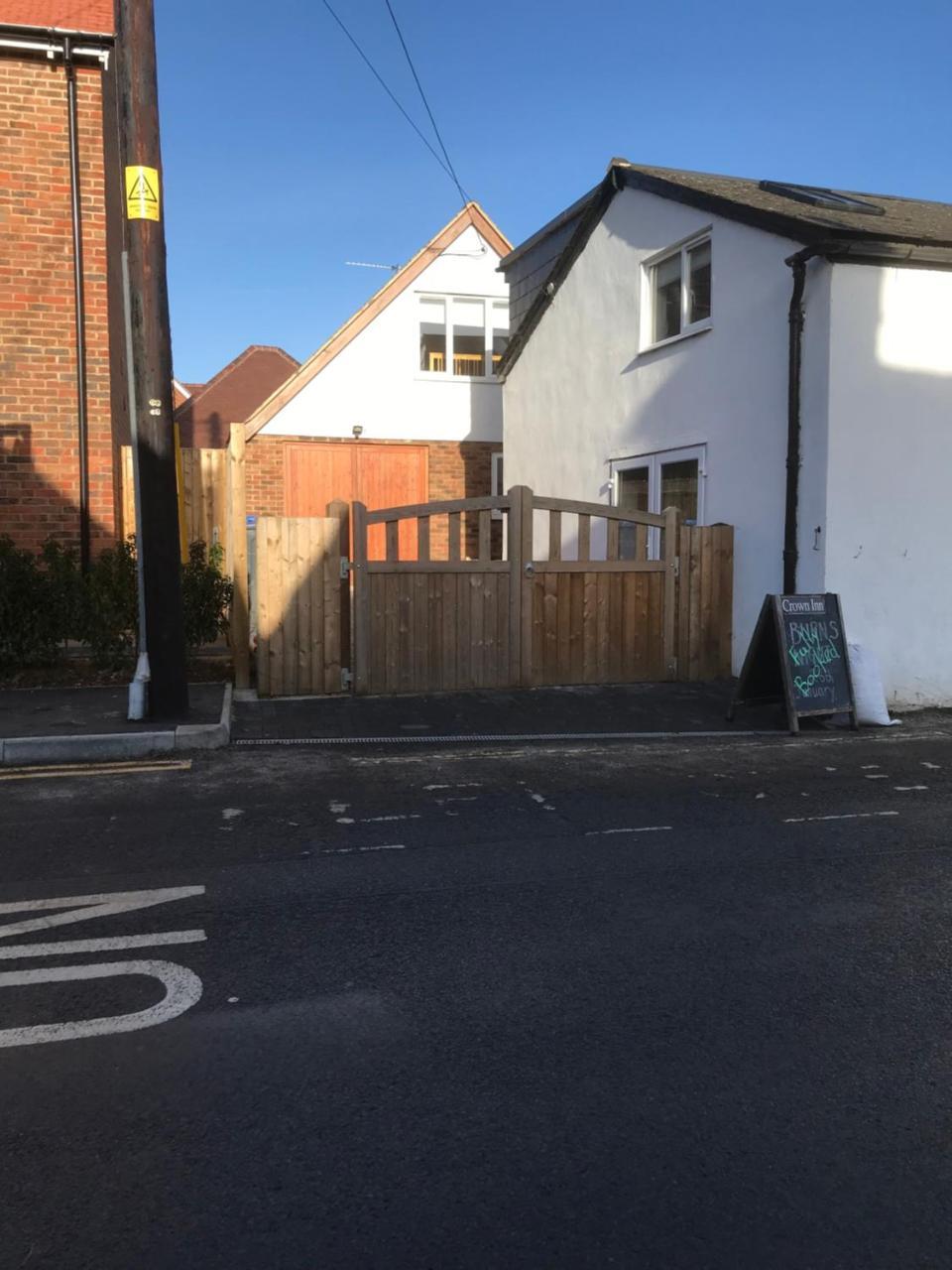 Studio Above Worlds End Microbrewery And Behind The Crown Inn Pewsey Exterior photo